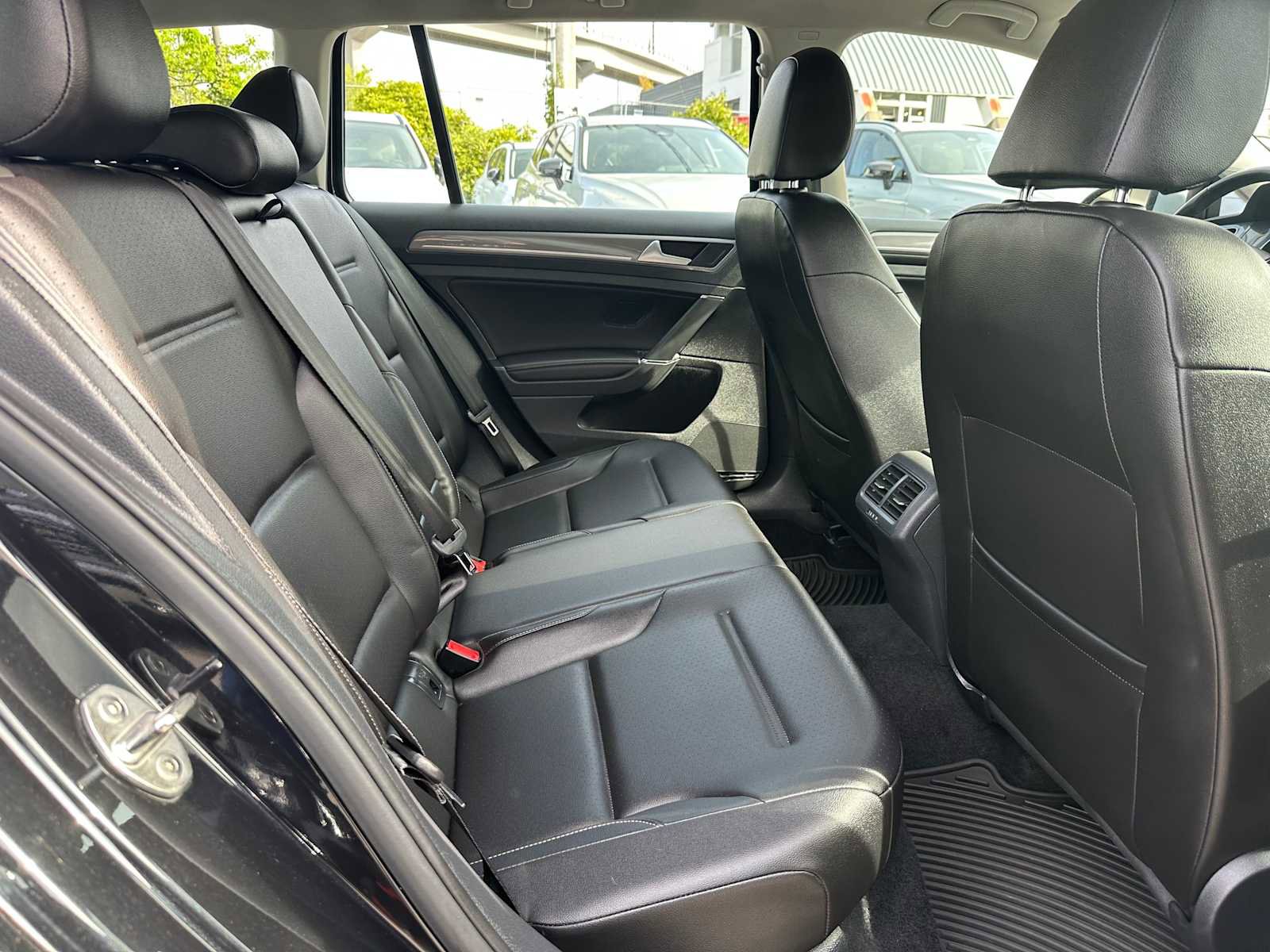 Used 2017 Volkswagen Golf Alltrack S AWD/4WD image 12