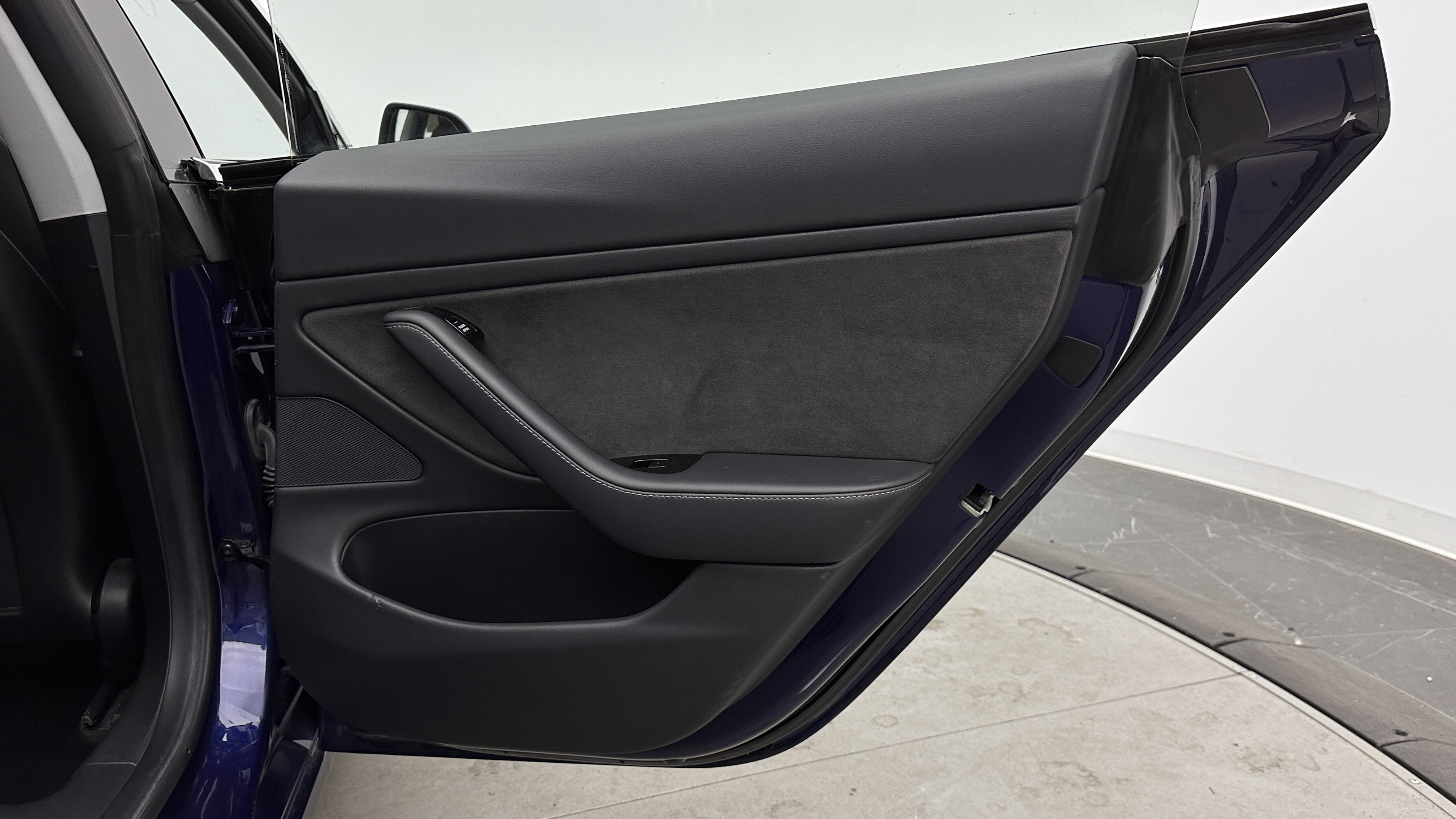 Used 2018 Tesla Model 3 Long Range image 31