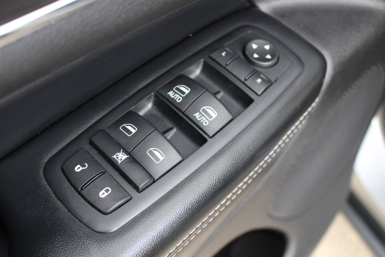Used 2016 Jeep Grand Cherokee Limited AWD/4WD image 13