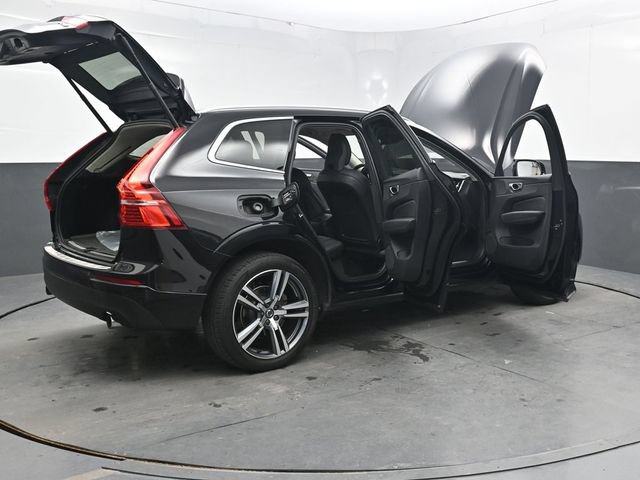 Used 2021 Volvo XC60 T5 Momentum w/ Premium Package AWD/4WD image 8