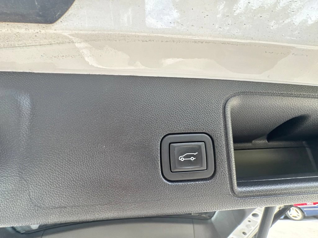 Used 2024 GMC Terrain SLT w/ Tech Package AWD/4WD image 23