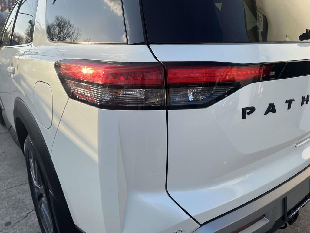 Used 2023 Nissan Pathfinder SL w/ SL Premium Package image 11