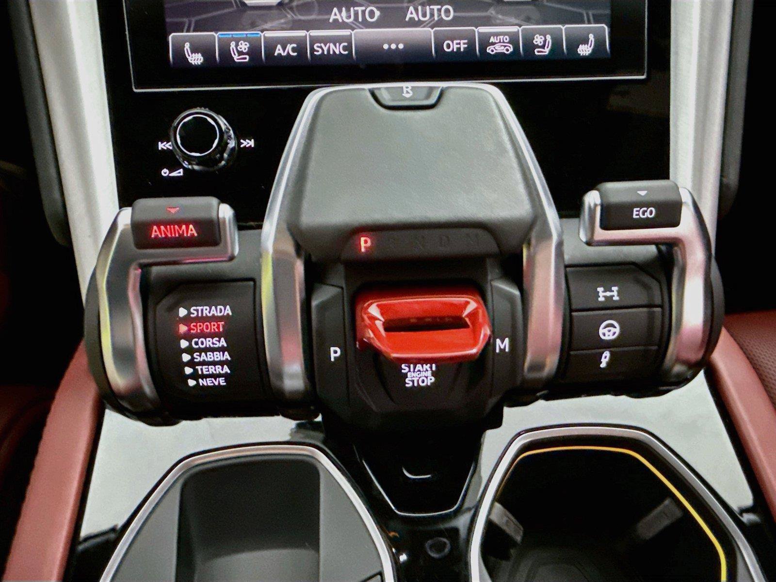 Used 2022 Lamborghini Urus AWD/4WD image 17