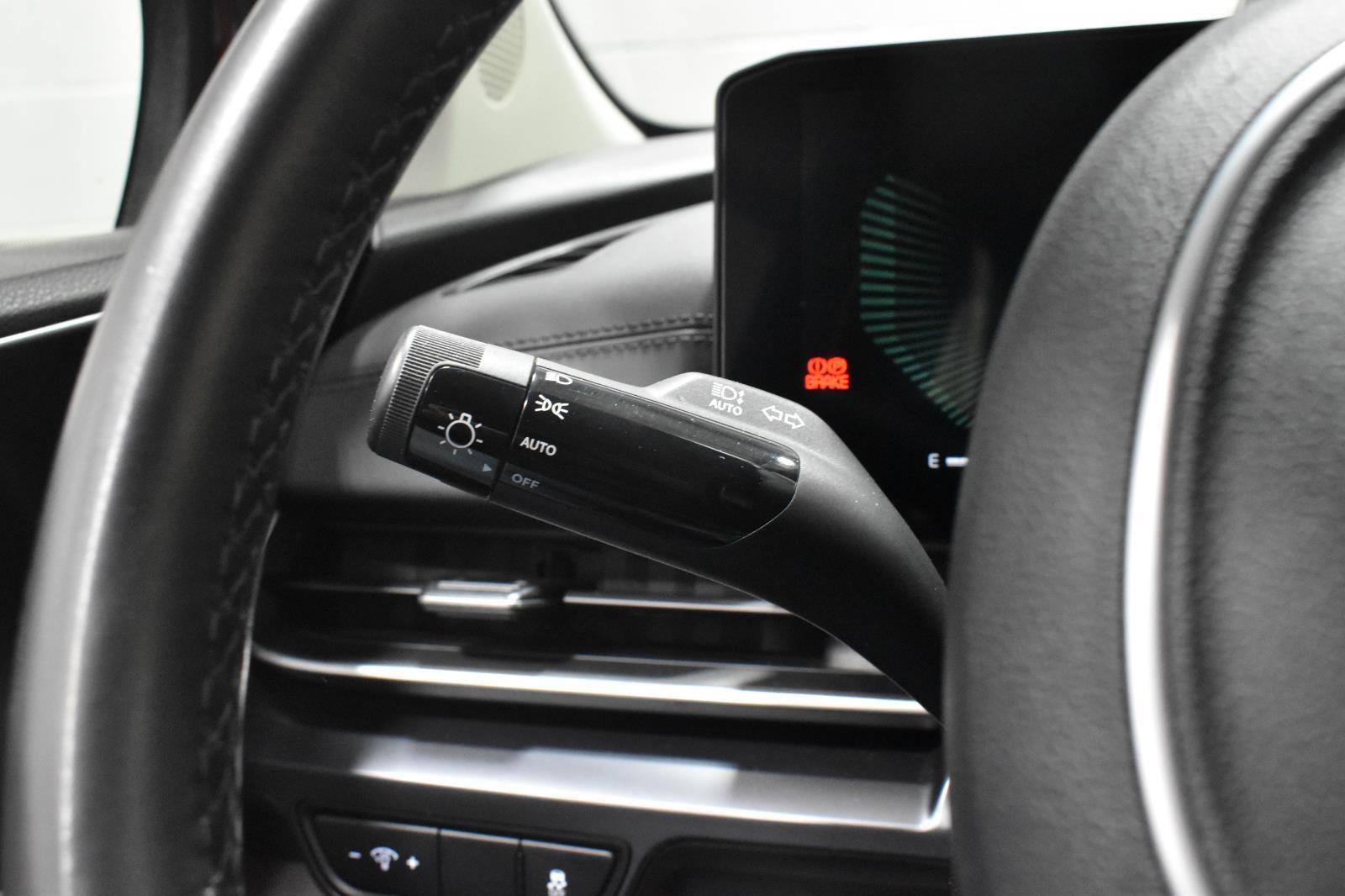 Used 2025 Kia Carnival FWD image 16