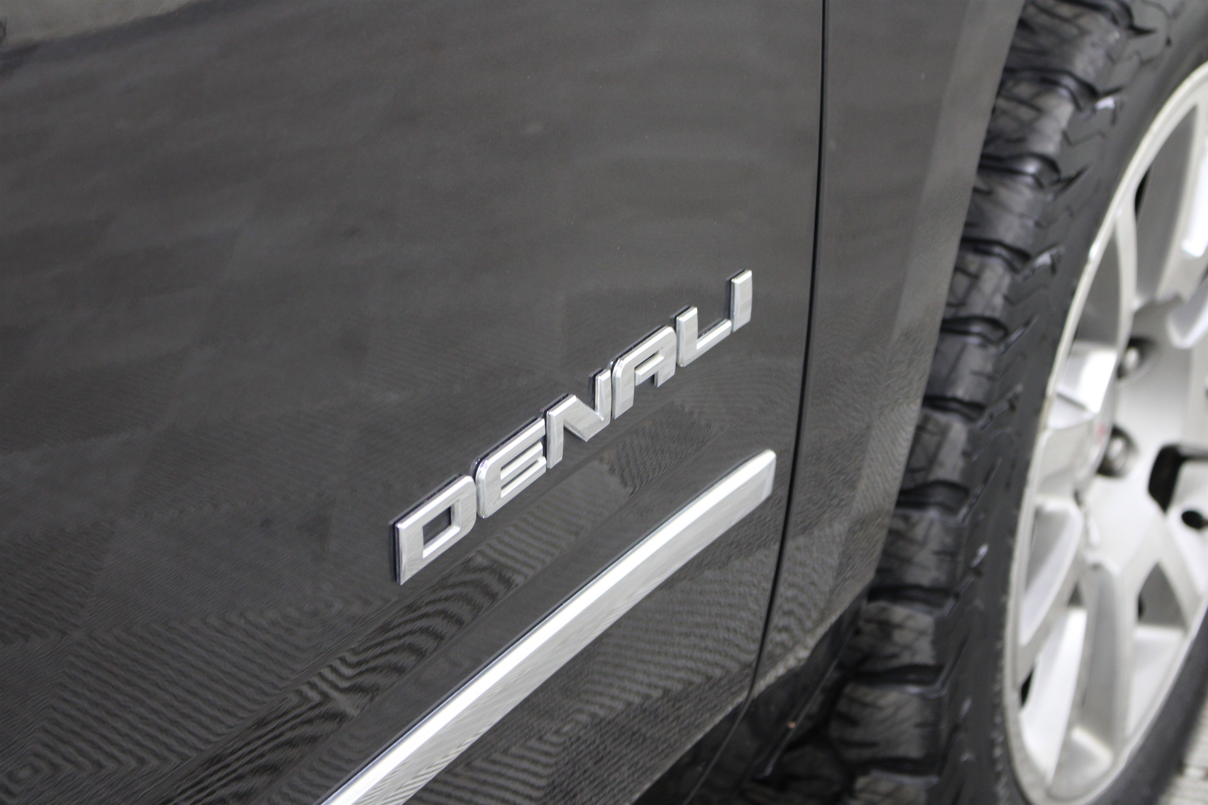 Used 2017 GMC Yukon XL Denali w/ Open Road Package image 35