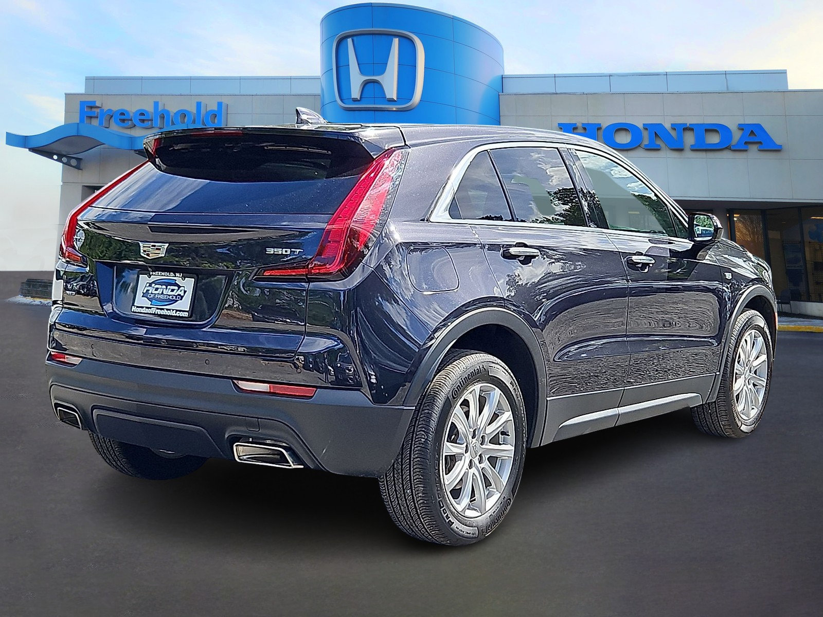 Used 2022 Cadillac XT4 Luxury w/ Cold Weather Package AWD/4WD image 7