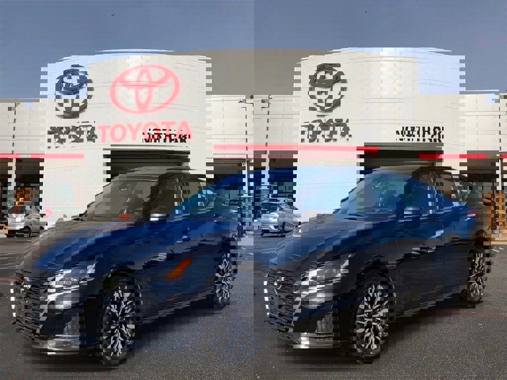 Used 2024 Nissan Altima 2.5 SV