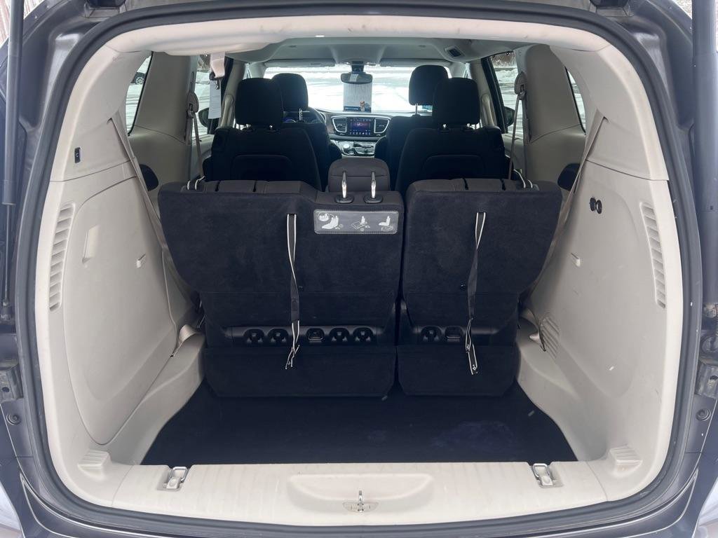 Used 2017 Chrysler Pacifica Touring Plus FWD image 14