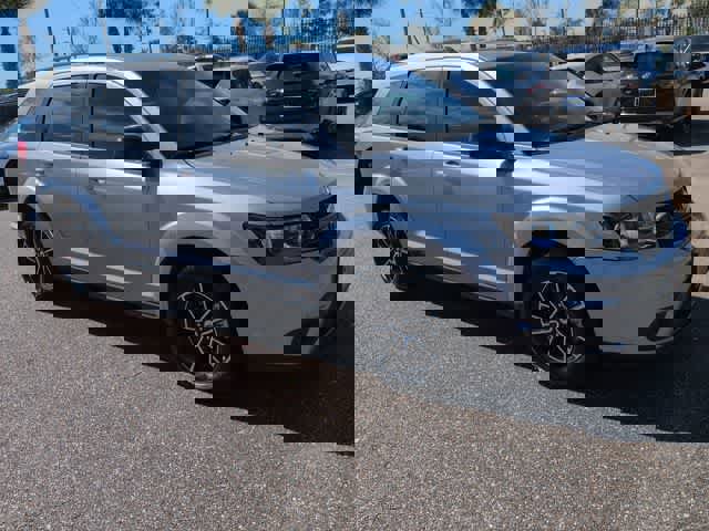 Used 2019 Dodge Journey SE w/ Blacktop Package image 2