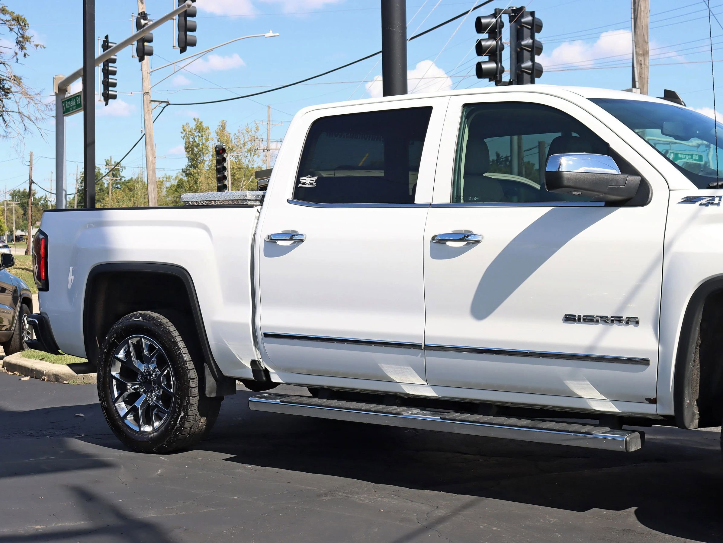 Used 2018 GMC Sierra 1500 SLT w/ SLT Premium Package image 4