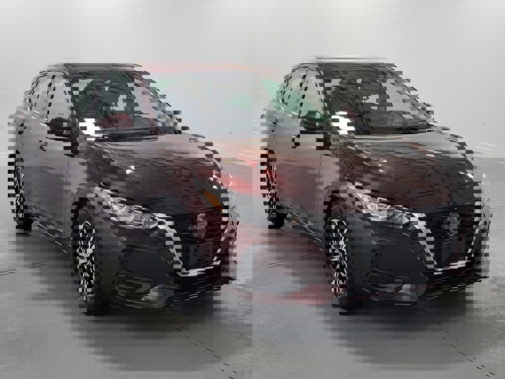 Used 2022 Nissan Sentra SV image 2