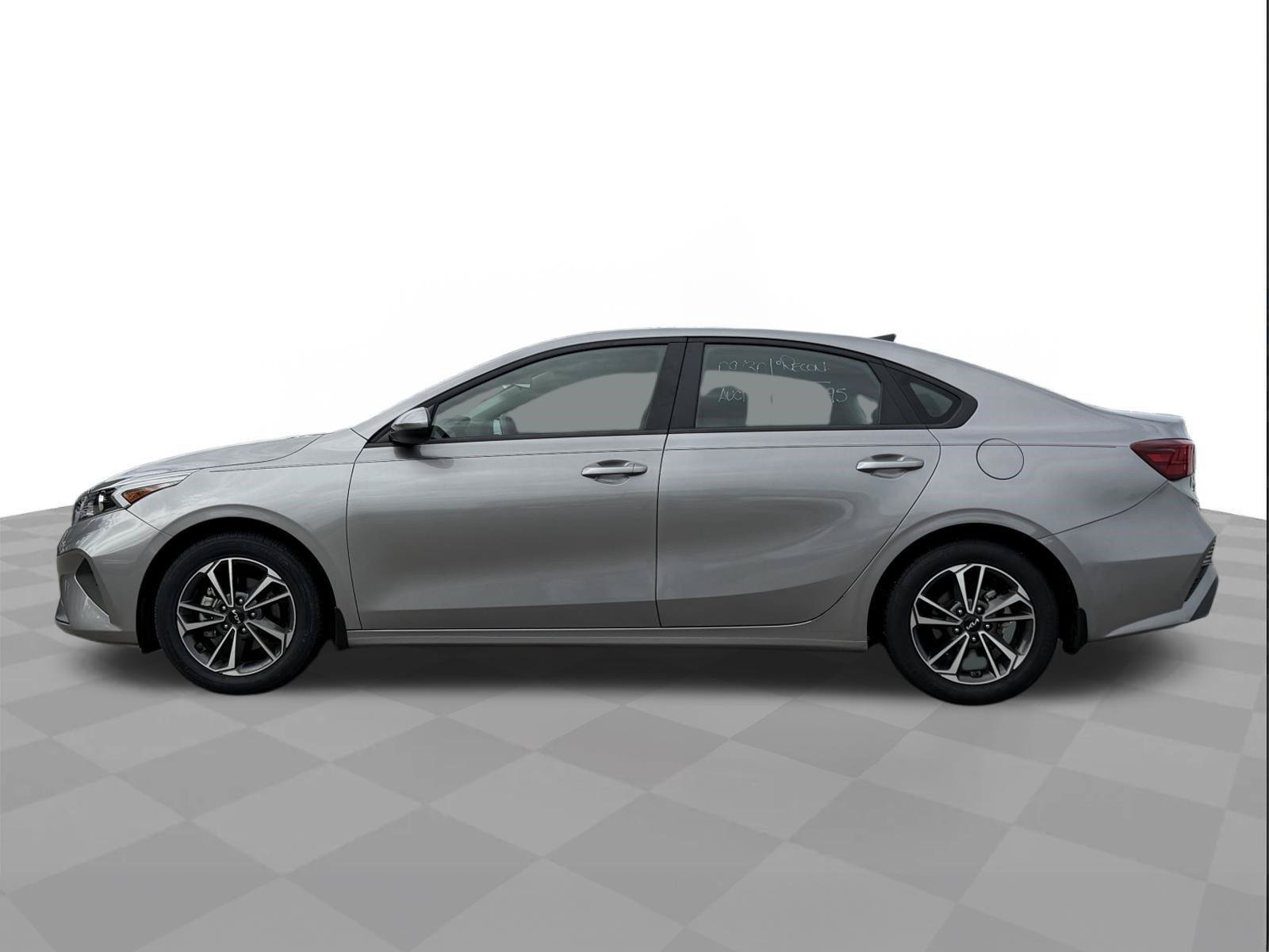 Used 2024 Kia Forte LXS FWD image 2