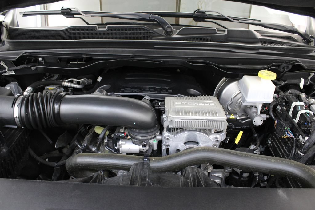 Used 2024 RAM 1500 Laramie AWD/4WD image 33