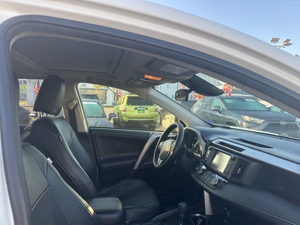 Used 2018 Toyota RAV4 XLE w/ Carpet Mat Package image 13