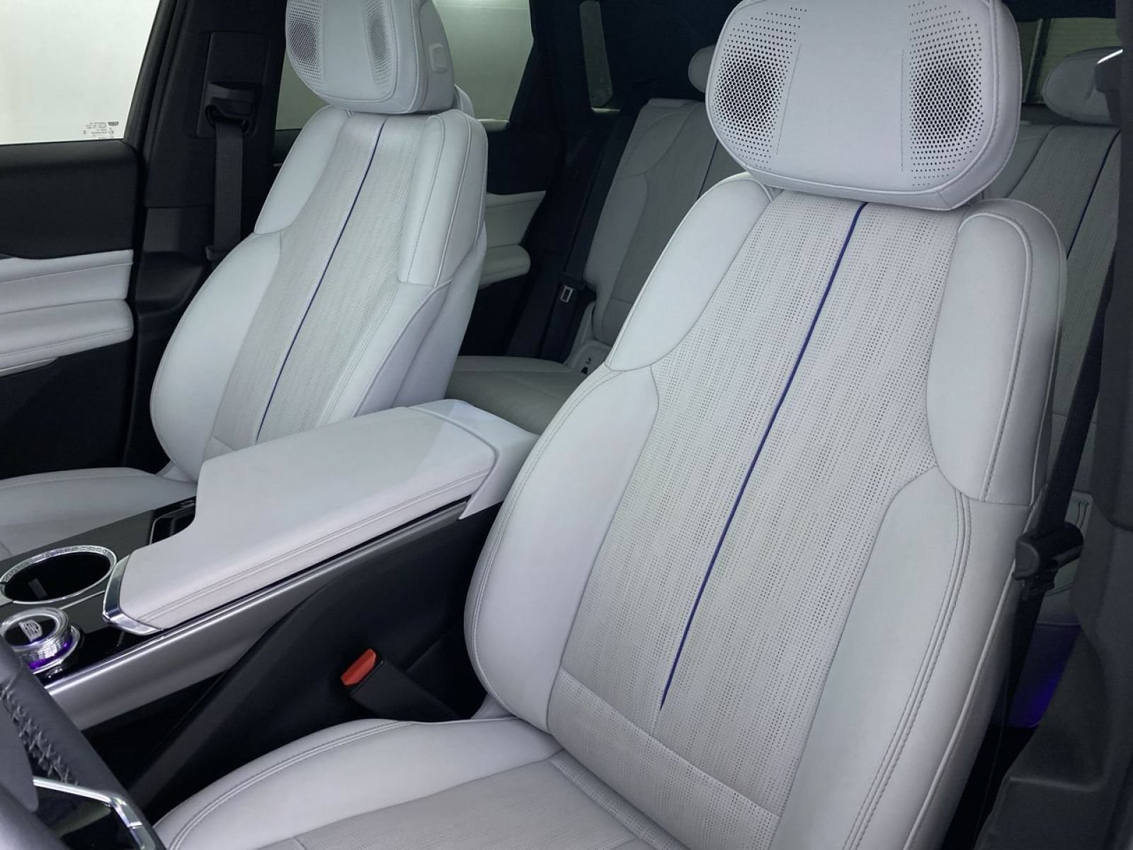 Certified 2024 Cadillac Lyriq Sport AWD/4WD image 11