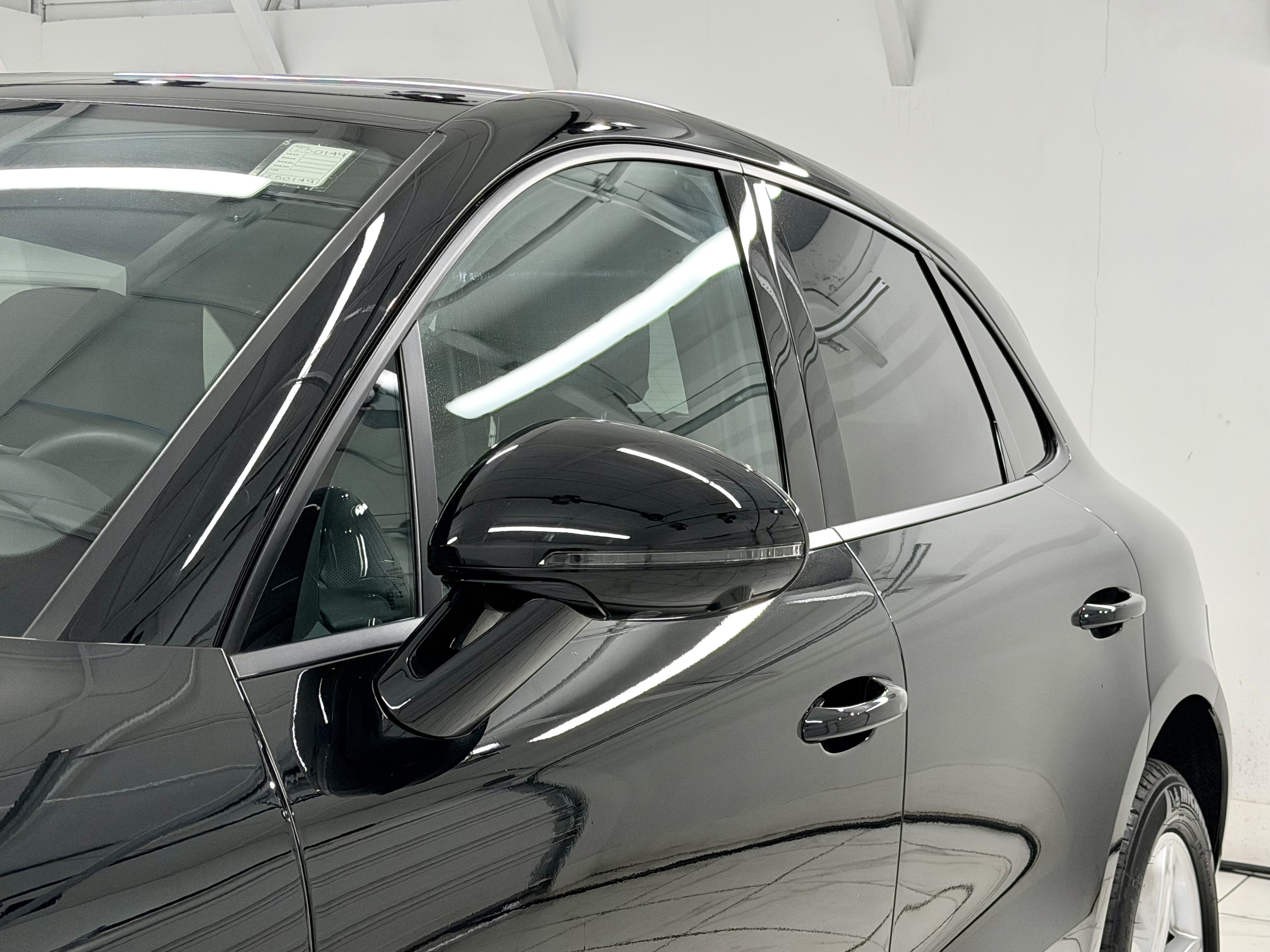 Certified 2025 Porsche Macan AWD/4WD image 19