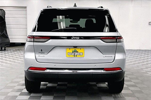 Used 2023 Jeep Grand Cherokee Laredo image 4