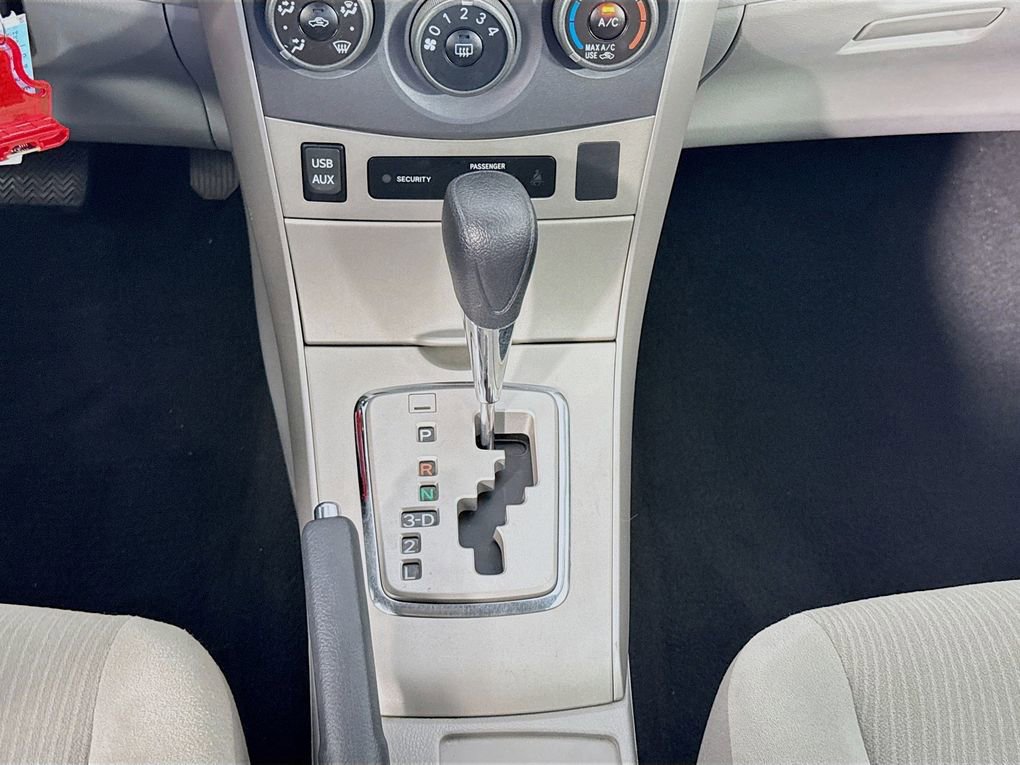 Used 2013 Toyota Corolla LE image 35