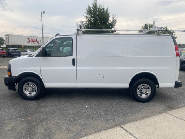 Used 2020 Chevrolet Express 3500 w/ Driver Convenience Package RWD image 2