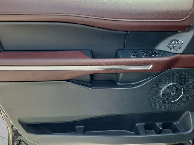 Used 2023 Ford Expedition Limited image 18