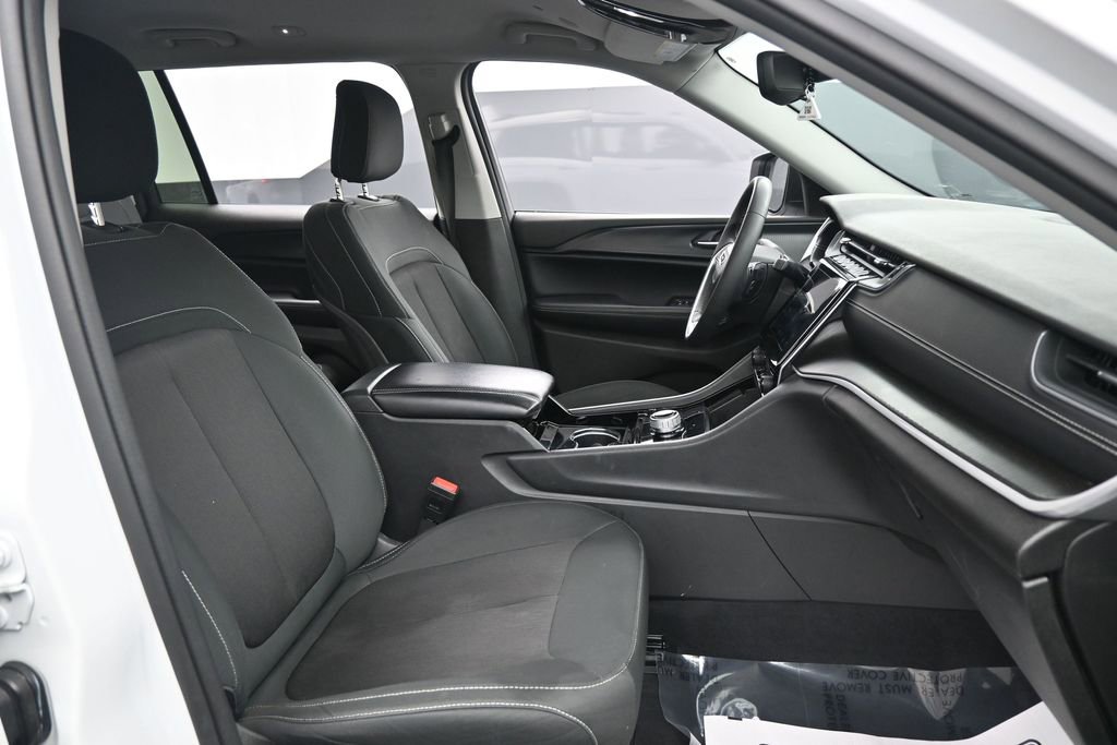 Used 2023 Jeep Grand Cherokee L Laredo RWD image 32