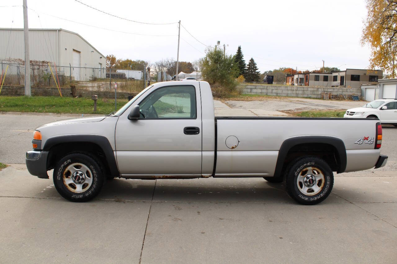 Used 2004 GMC Sierra 1500 W/T w/ Light Duty Power Package image 3
