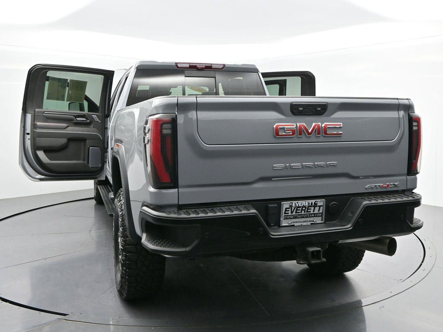 Used 2024 GMC Sierra 2500 AT4X AWD/4WD image 44