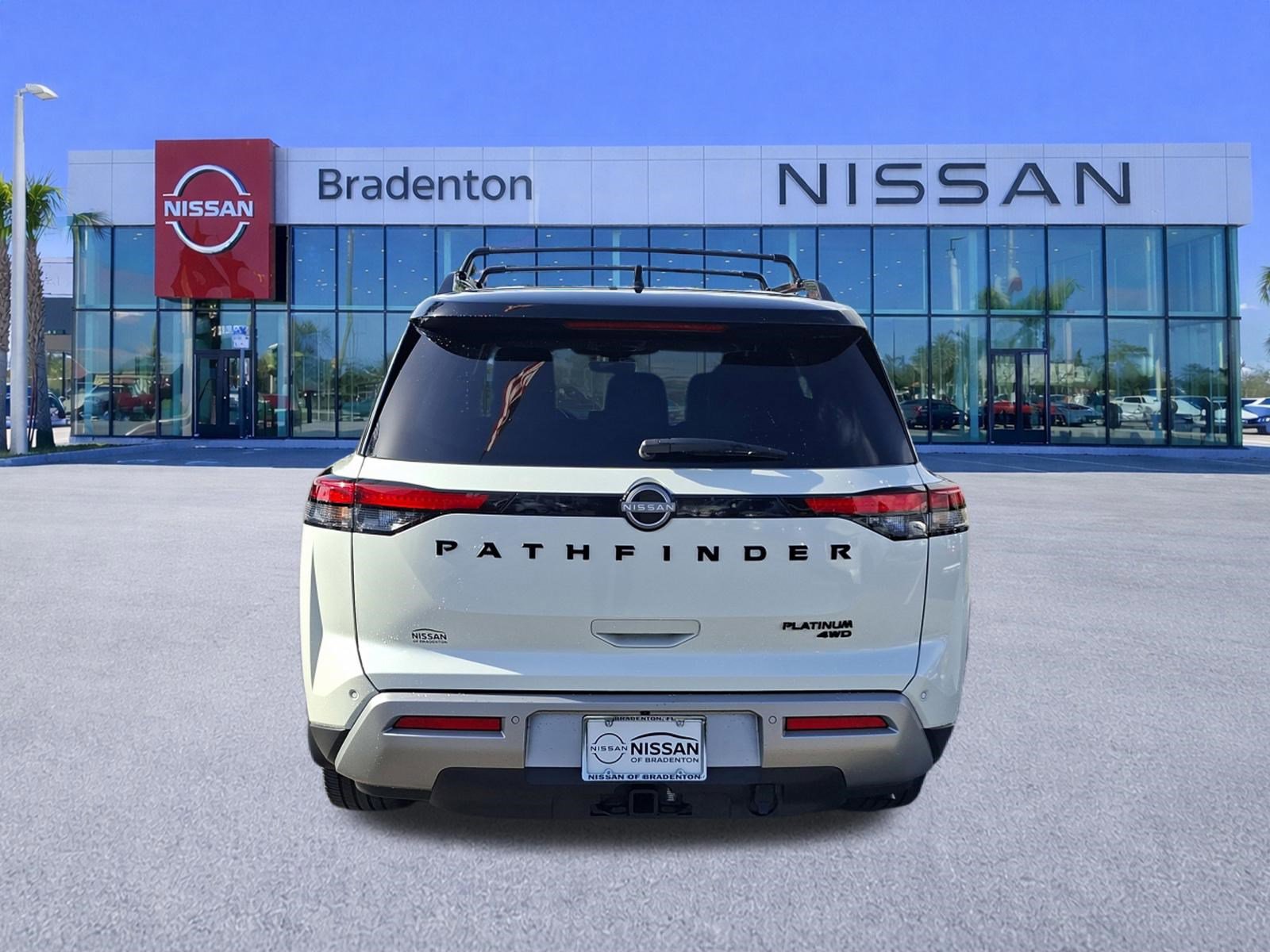 Used 2023 Nissan Pathfinder Platinum AWD/4WD image 6