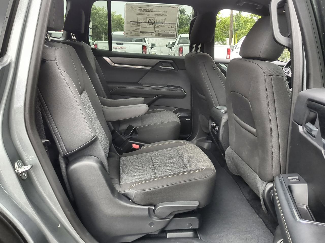 Used 2025 GMC Acadia Elevation image 27