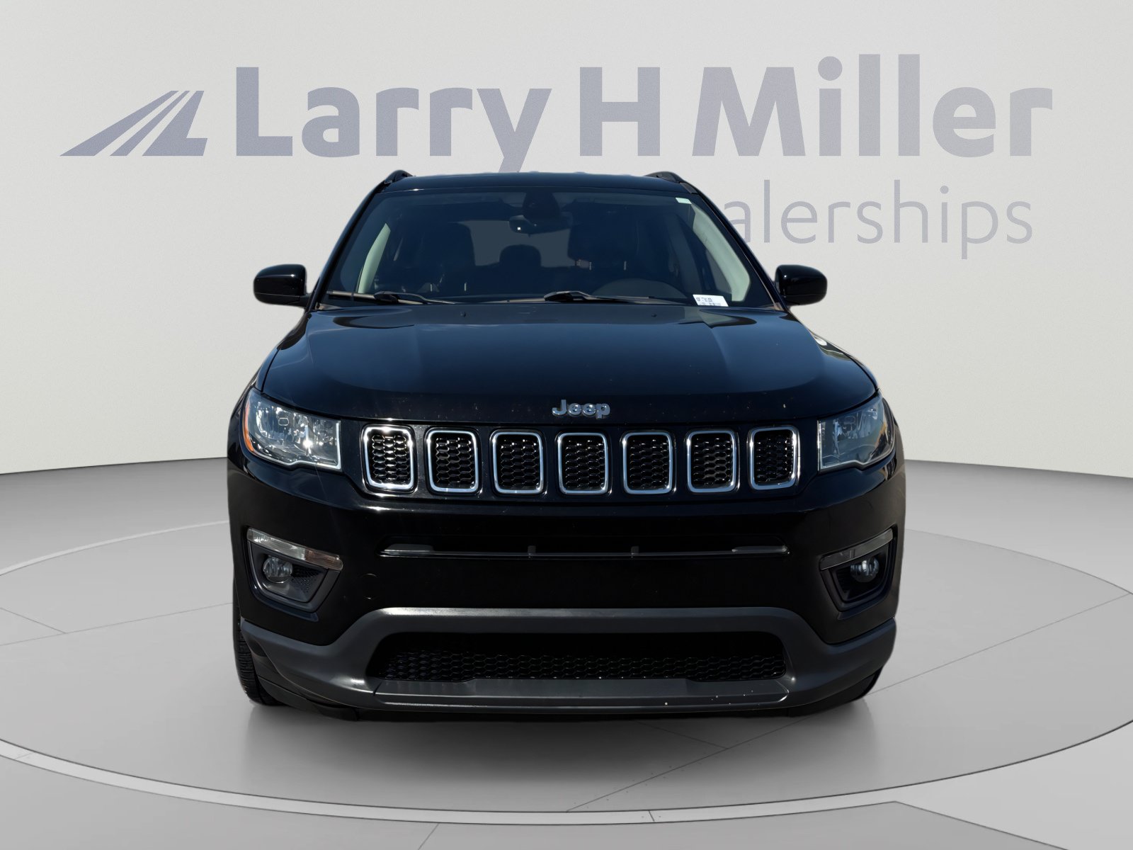 Used 2018 Jeep Compass Latitude w/ Popular Equipment Group FWD image 8