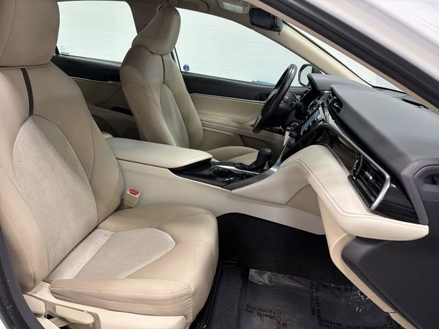 Used 2019 Toyota Camry LE image 18