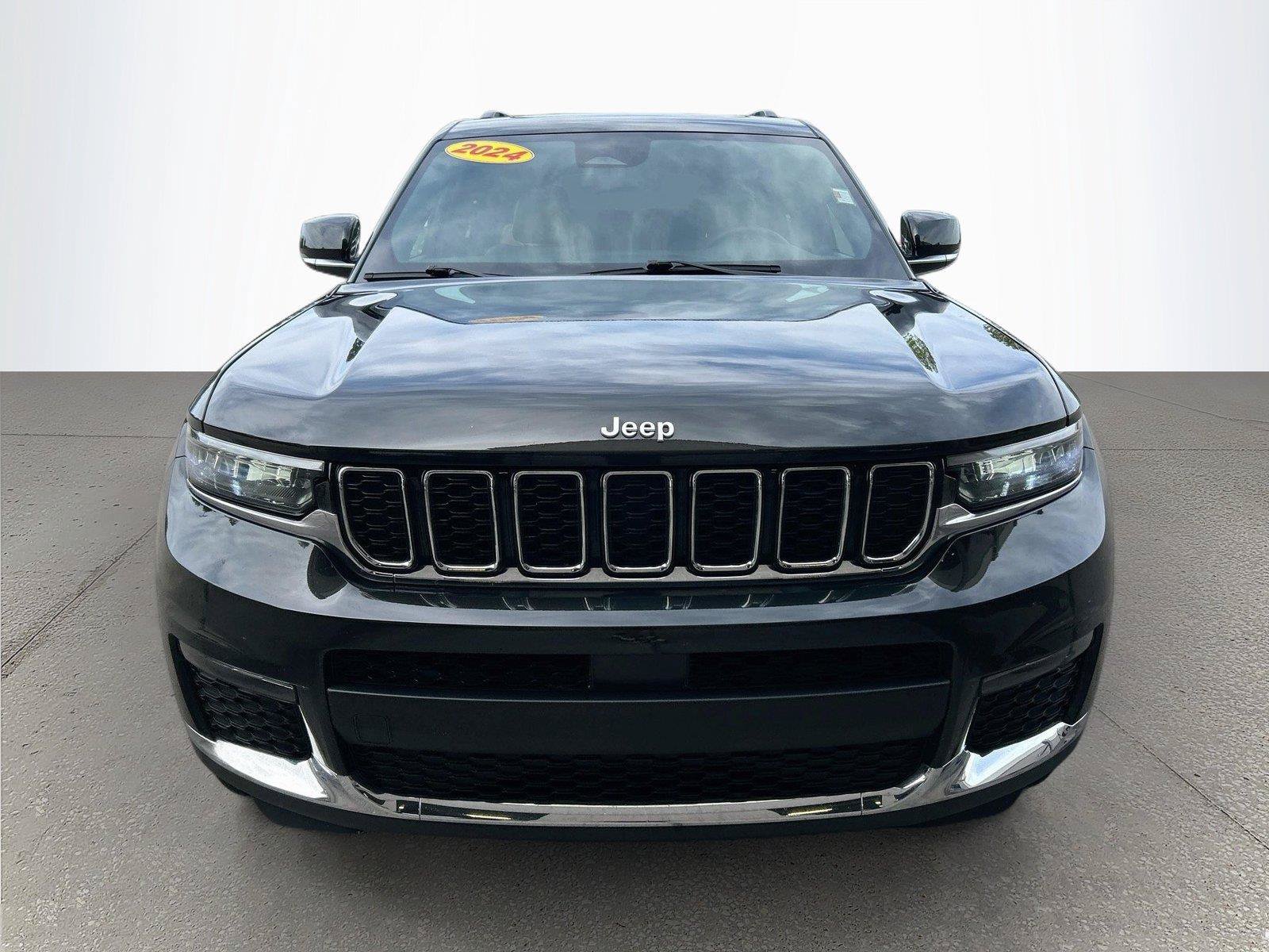 Used 2024 Jeep Grand Cherokee L Limited AWD/4WD image 9