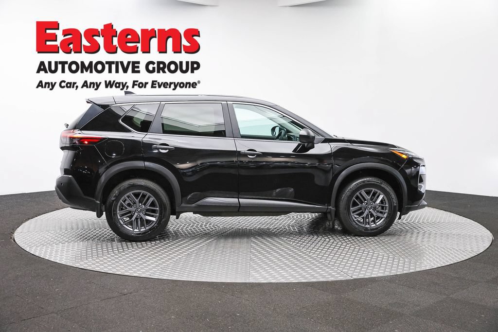 Used 2023 Nissan Rogue S AWD/4WD image 6