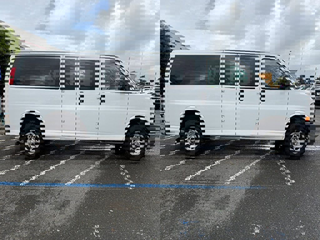 Used 2017 Chevrolet Express 3500 LT w/ LT Preferred Equipment Group image 4