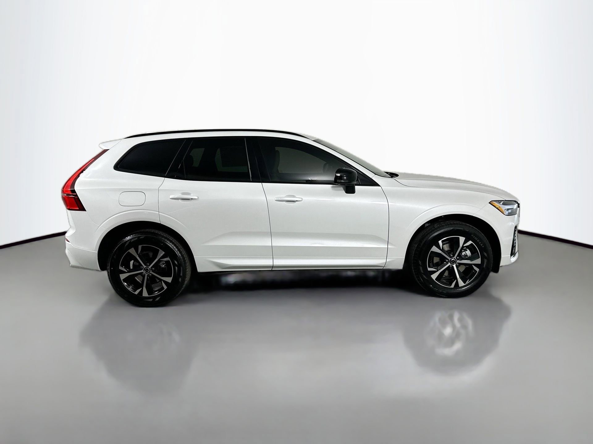 Used 2026 Volvo XC60 B5 Core AWD/4WD image 5