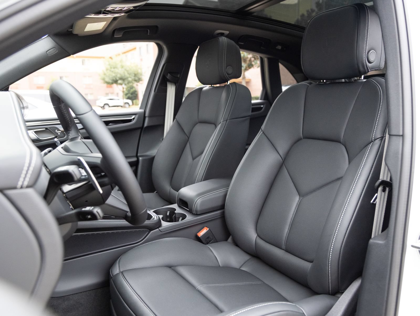 New 2026 Porsche Macan Turbo AWD/4WD image 5