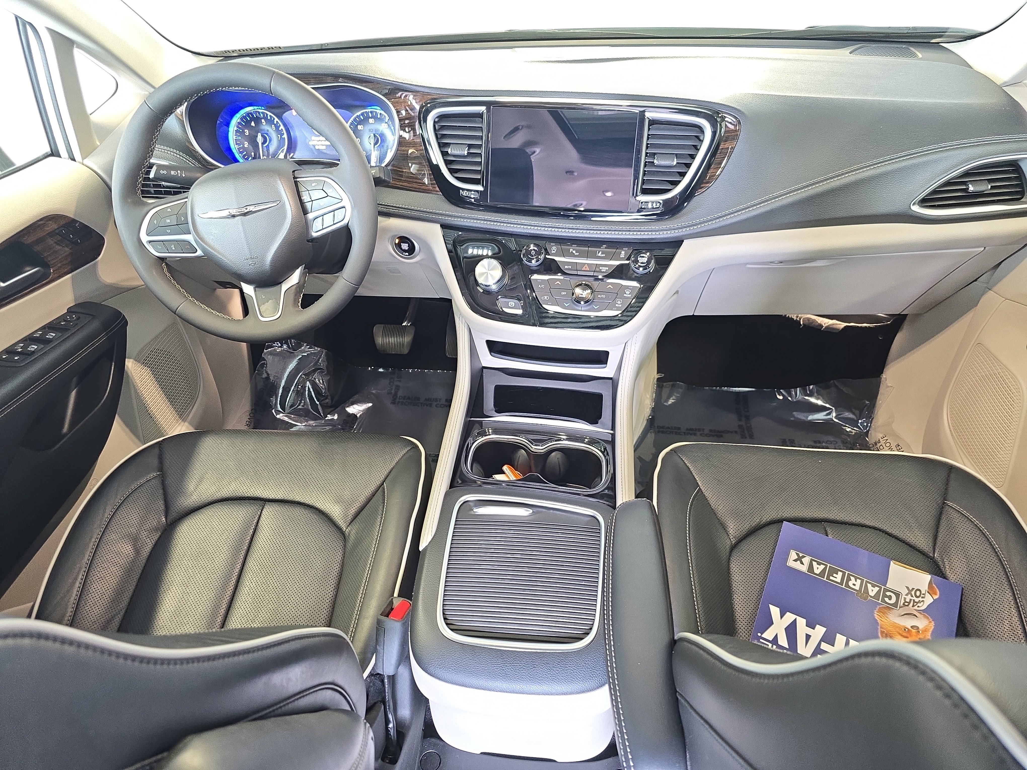 Used 2023 Chrysler Pacifica Limited FWD image 9