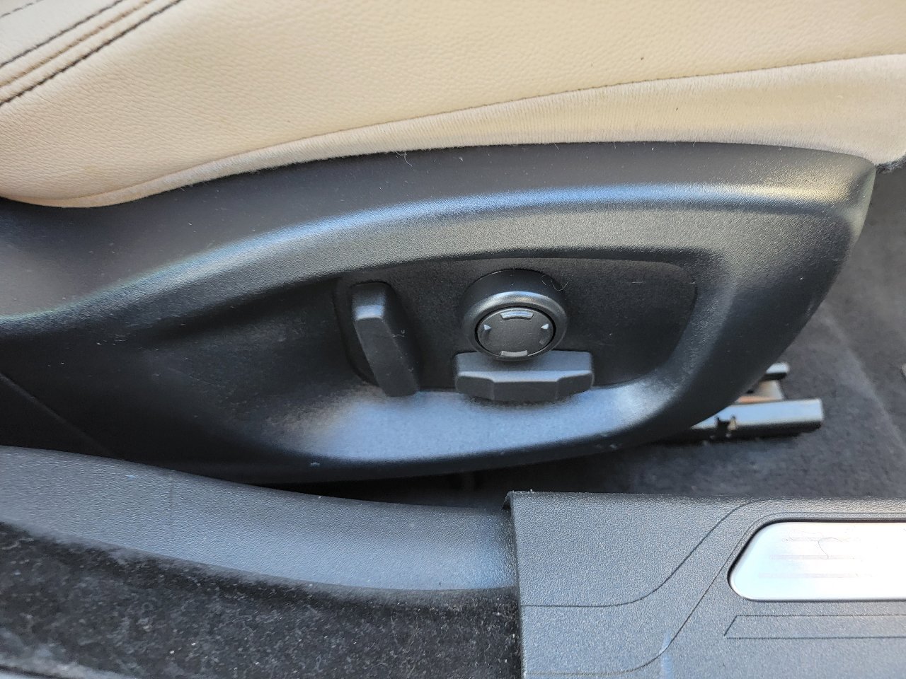 Used 2017 Jaguar XE Prestige image 36