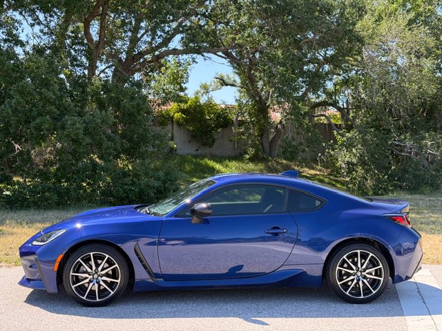 Used 2022 Toyota GR86 RWD image 2