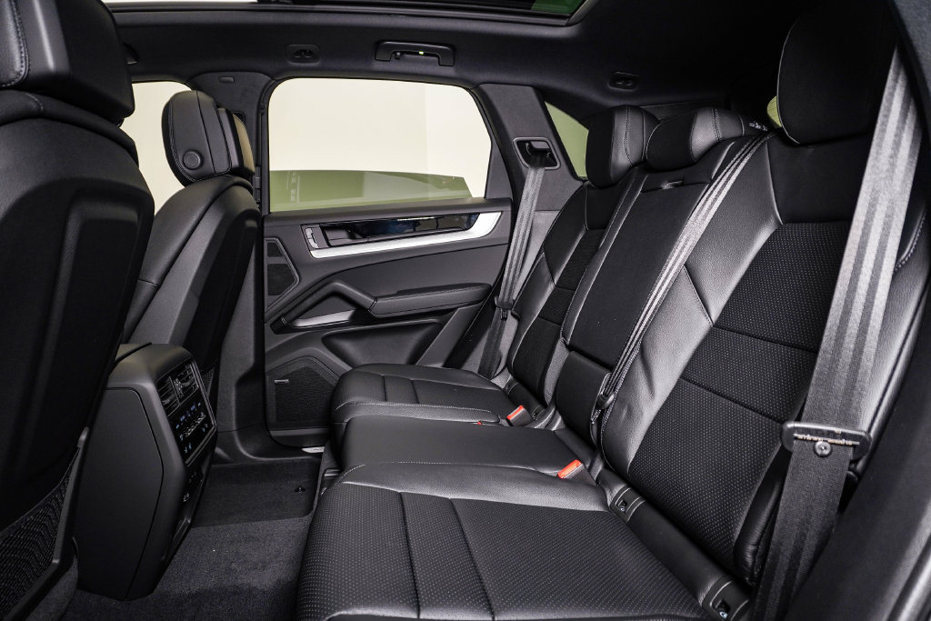 New 2026 Porsche Cayenne AWD/4WD image 17