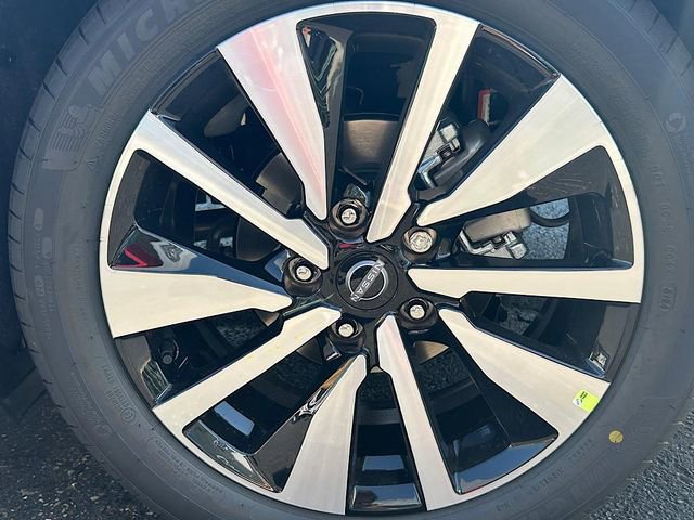 New 2025 Nissan Sentra SV w/ SV Premium Package image 24