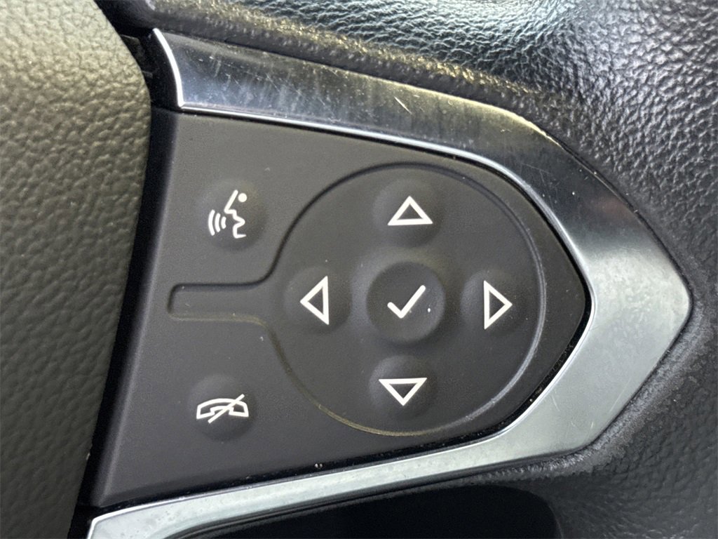 Used 2022 Chevrolet Traverse LS image 29