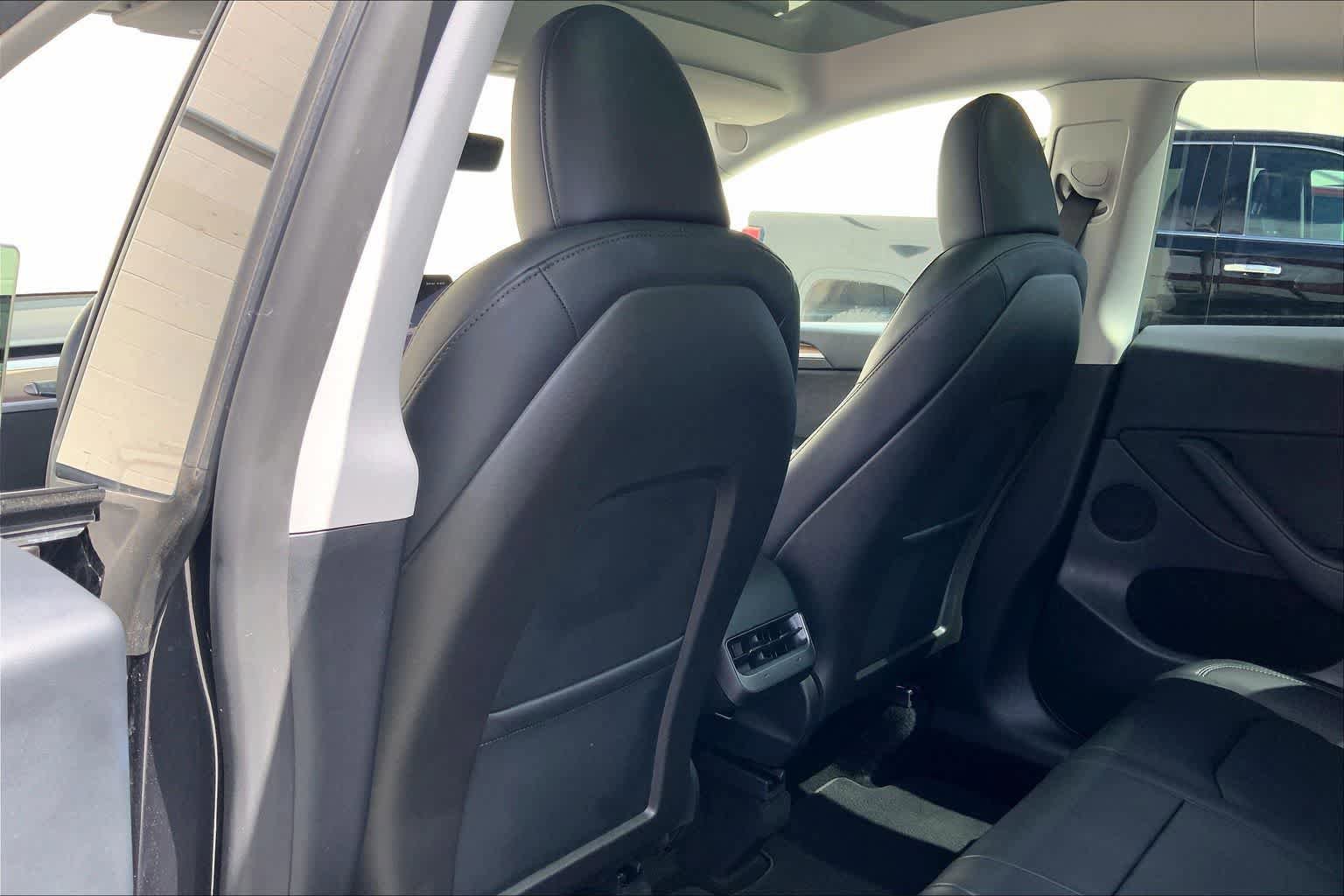 Used 2024 Tesla Model Y 2WD image 11