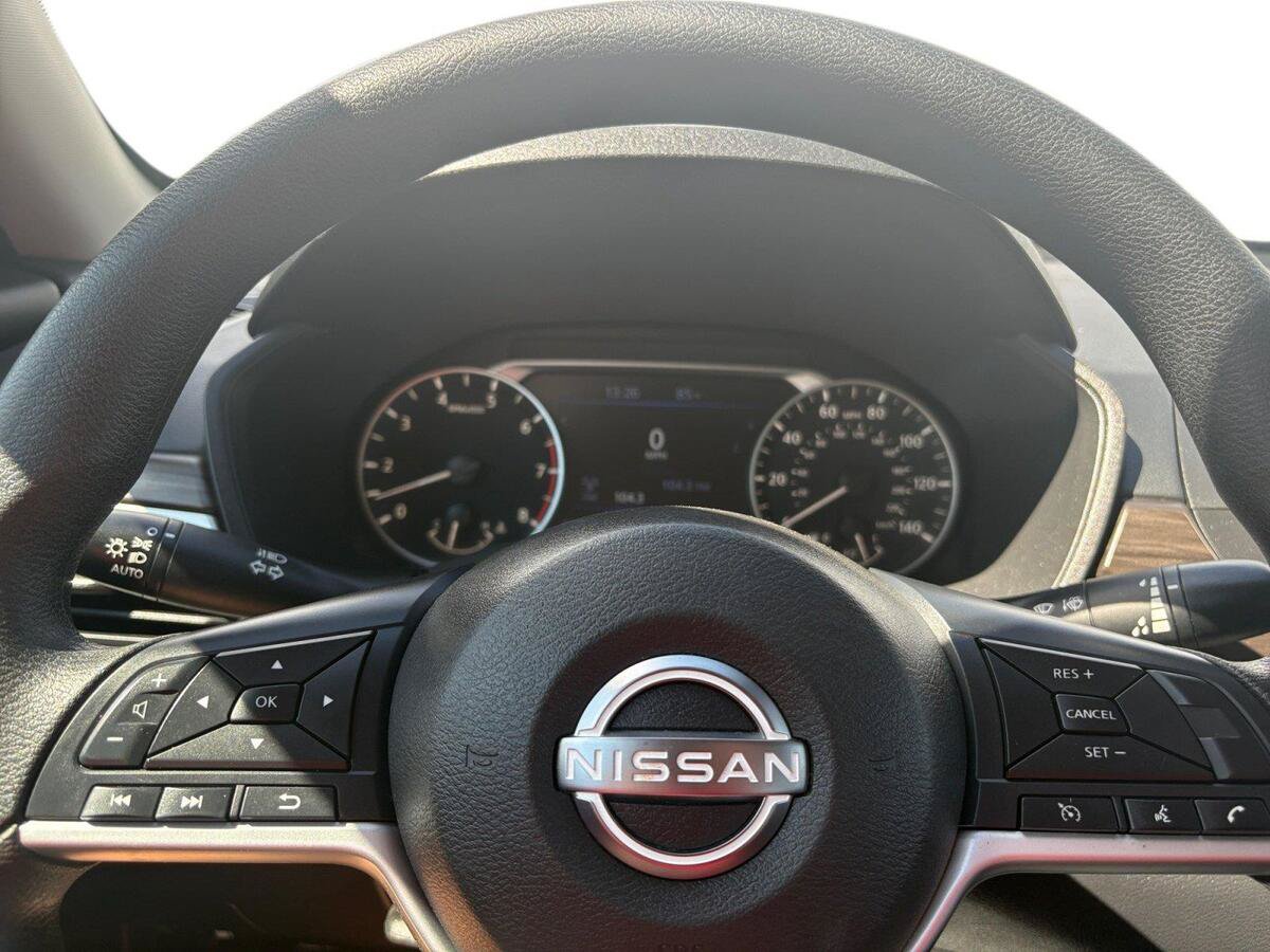 Used 2024 Nissan Altima 2.5 SV FWD image 16