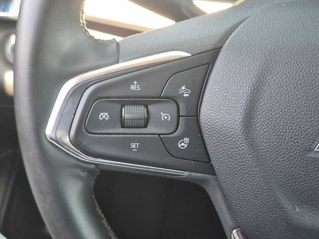 Used 2025 Chevrolet Trax LT w/ LT Convenience Package FWD image 21