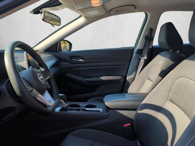 Used 2025 Nissan Altima 2.5 SV FWD image 10