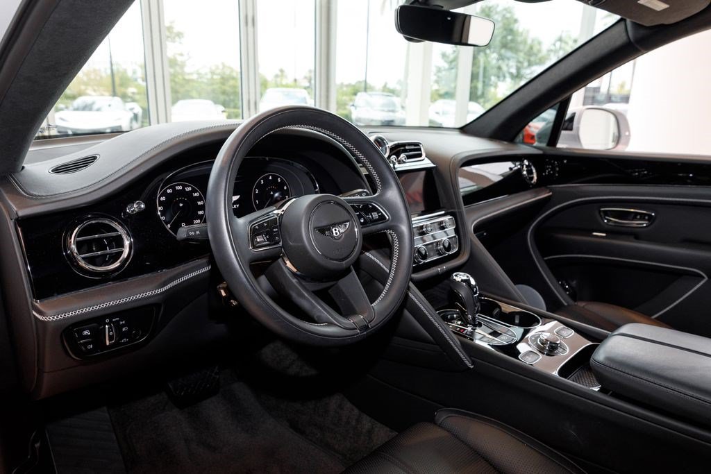 Used 2023 Bentley Bentayga AWD/4WD image 32