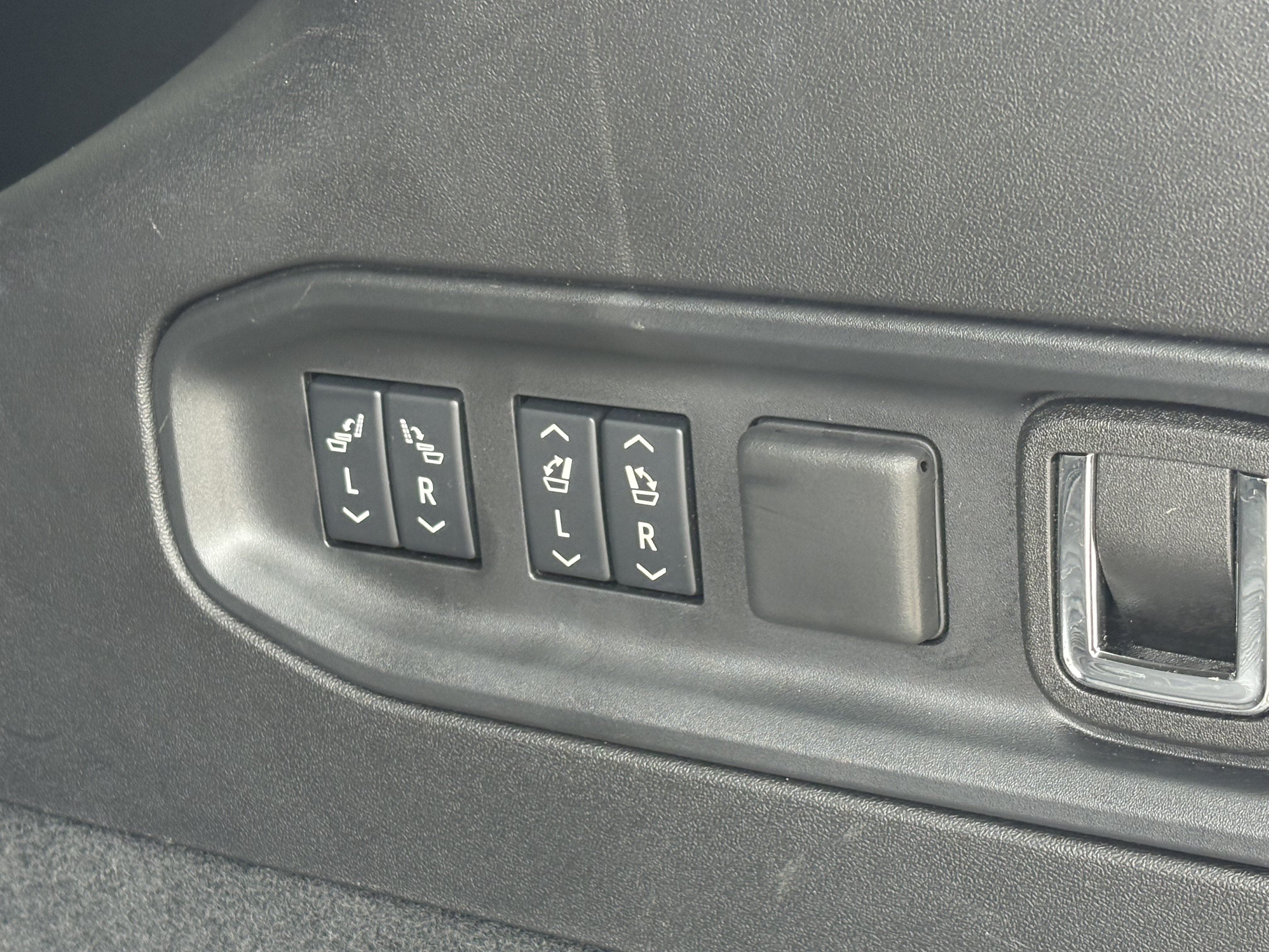Certified 2026 Cadillac Vistiq Sport w/ LPO, Floor Liner Package AWD/4WD image 10