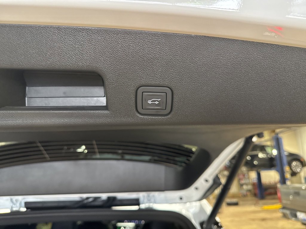 New 2026 Chevrolet Traverse LT w/ Midnight/Sport Edition image 14