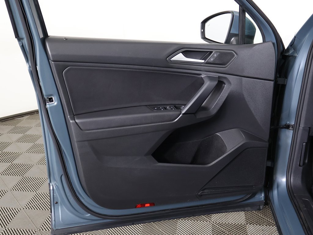 Used 2019 Volkswagen Tiguan SE w/ Panoramic Sunroof Package image 23